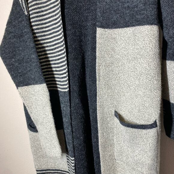 Staccato Gray Mixed Print Open Front Long Cardigan Size Small - Picture 3 of 9